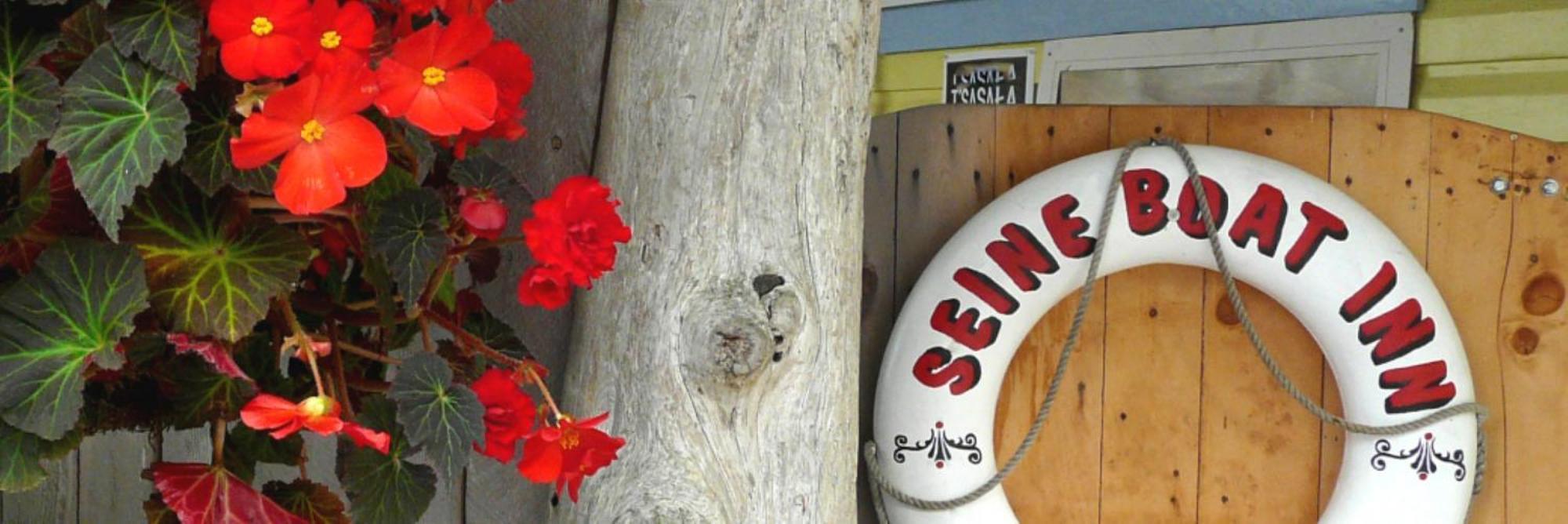Alert Bay Seine Boat Inn מראה חיצוני תמונה
