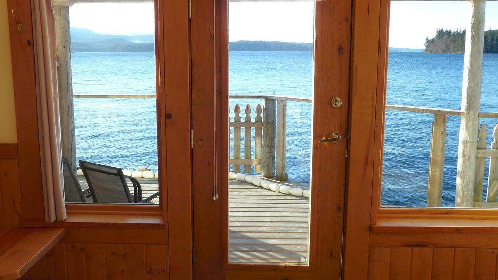 Alert Bay Seine Boat Inn חדר תמונה