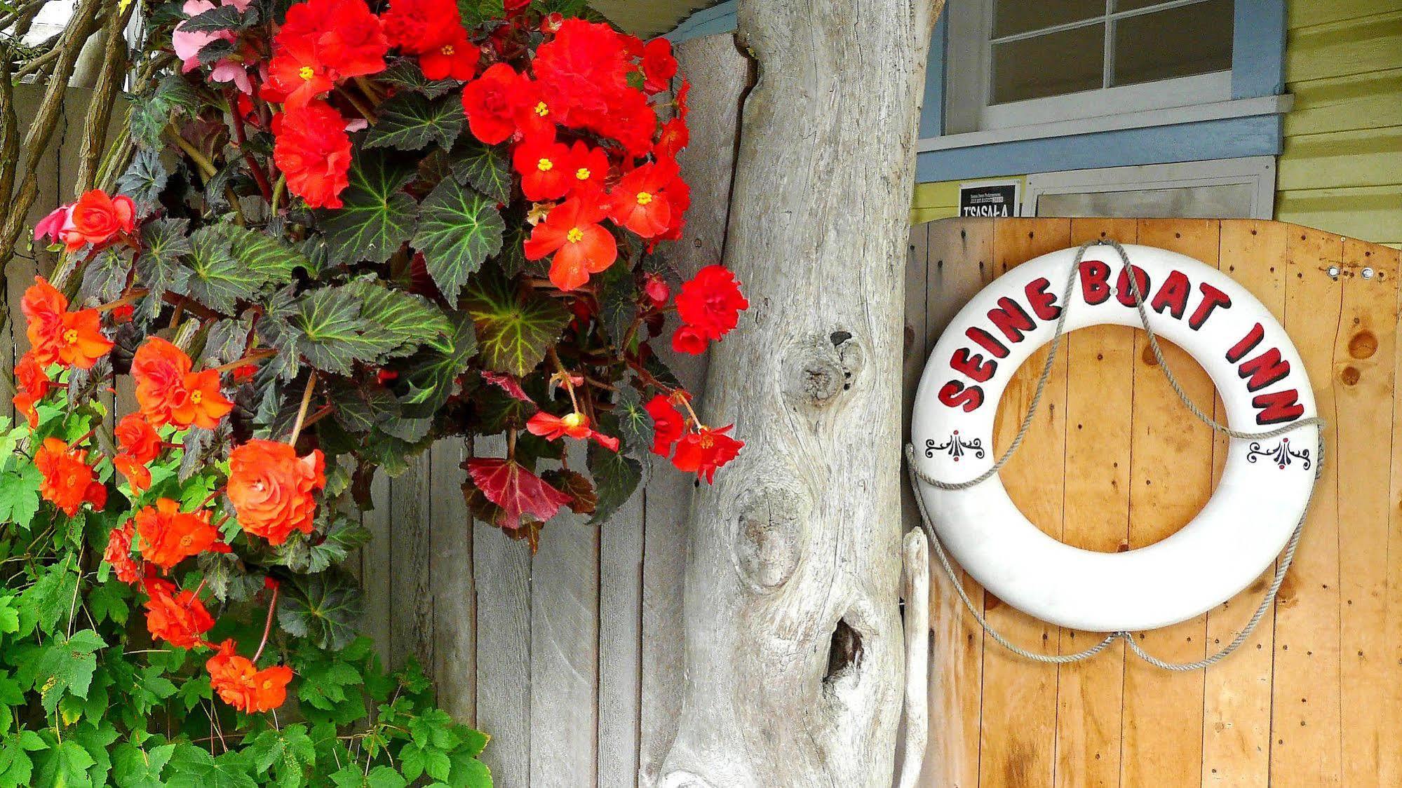 Alert Bay Seine Boat Inn מראה חיצוני תמונה